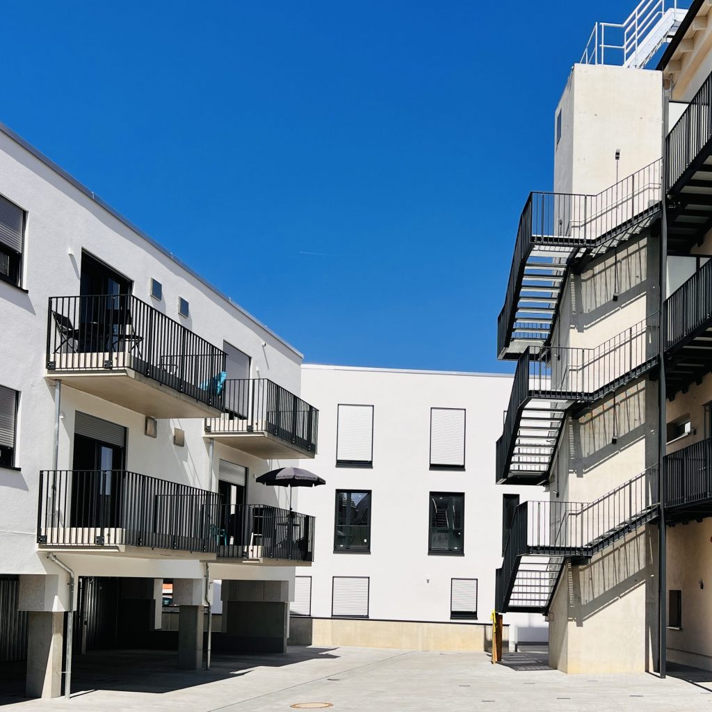Außentreppen und Balkone